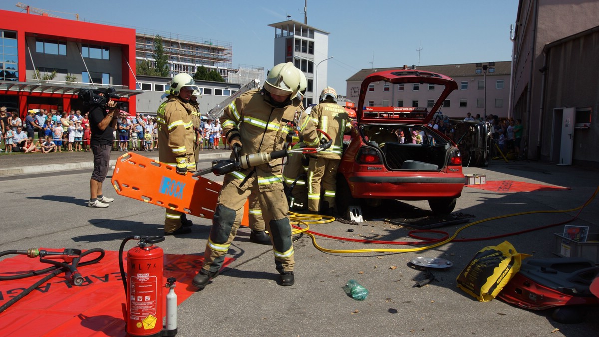 O Fotomagazin /  Tag der offenen Tr 2015 der Berufsfeuerwehr Linz